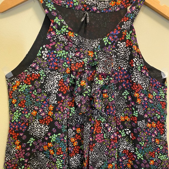 Tops - Picture 2 of 3